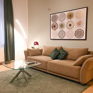 Elegant Altes Akh Apartment