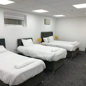 Huge Close To Centre With Free Secure Parking Leeds (West Yorkshire)