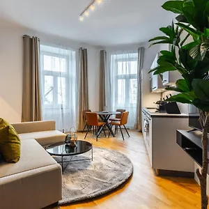 Trendy With - Smart Tv, Coffee Machine In Meidling Apartment