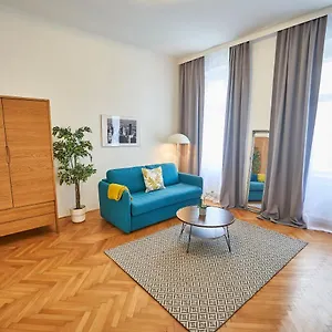 Renovated & Cozy - Close To Museumsquartier Apartment