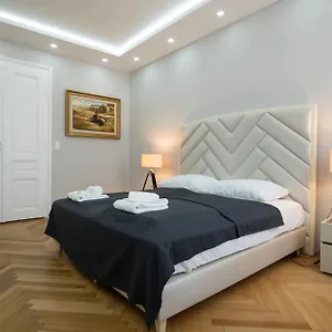 Charming 2-room With Balcony, 15 Min To Center Apartment